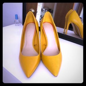 Gold Zara heels